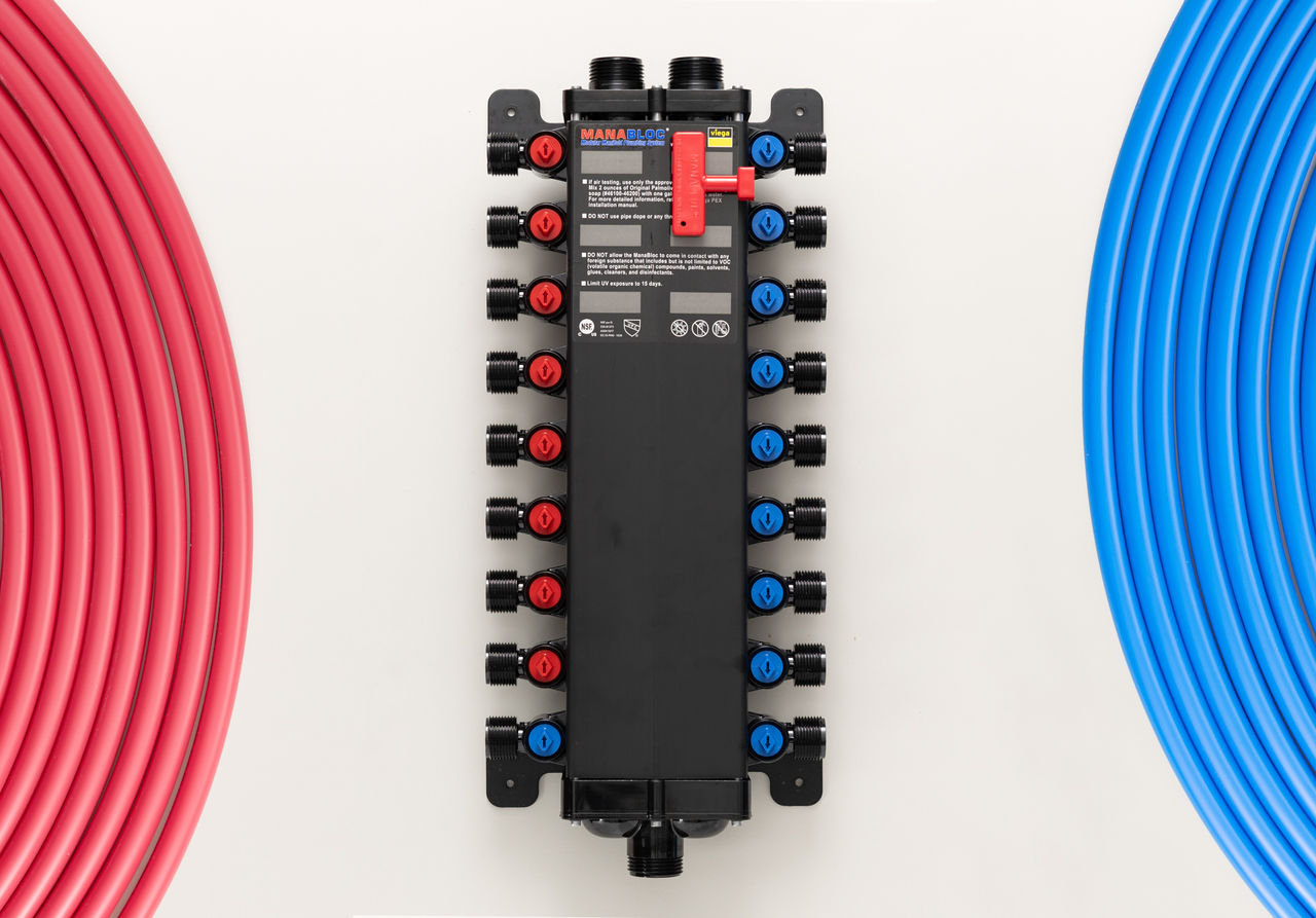 Manabloc unit with red and blue pex